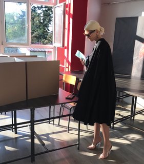 Jelena Karleusa feet photo thumbnail