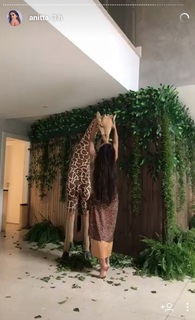 Anitta feet photo thumbnail