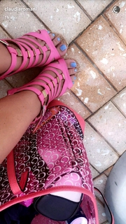 Claudia Romani feet photo thumbnail