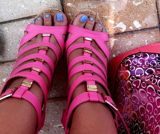 Claudia Romani feet photo thumbnail