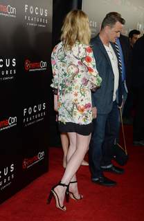 Kirsten Dunst feet photo thumbnail