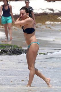 Sienna Miller feet photo thumbnail