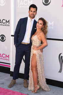 Jessie James Decker feet photo thumbnail