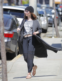 Lily Collins feet photo thumbnail