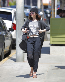 Lily Collins feet photo thumbnail