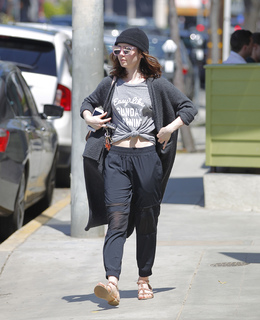 Lily Collins feet photo thumbnail