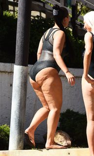 Ashley Graham feet photo thumbnail