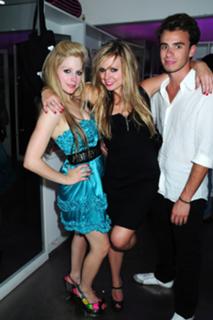 Avril Lavigne feet photo thumbnail