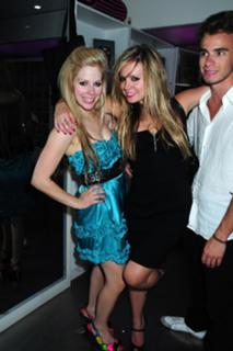 Avril Lavigne feet photo thumbnail