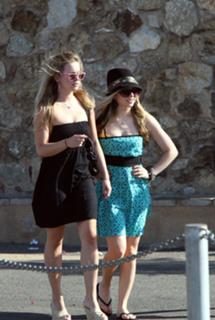 Avril Lavigne feet photo thumbnail