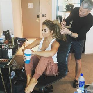 Jessie James Decker feet photo thumbnail