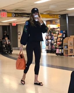 Kelly Bensimon feet photo thumbnail