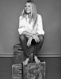 Gwyneth Paltrow feet photo thumbnail