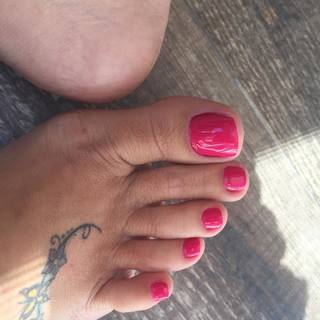 Karin Klemp feet photo thumbnail