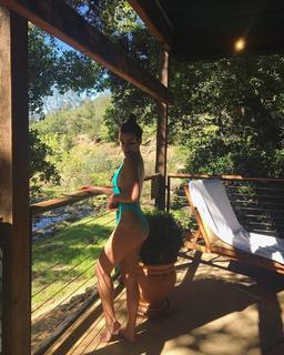 Lea Michele feet photo thumbnail