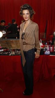 Alessandra Ambrosio feet photo thumbnail