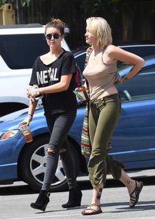 Paris Jackson feet photo thumbnail