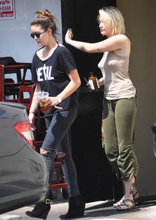 Paris Jackson feet photo thumbnail