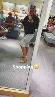 Amanda Saccomanno feet photo thumbnail