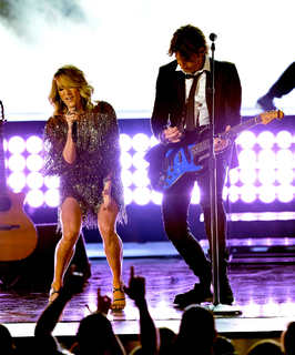 Carrie Underwood feet photo thumbnail