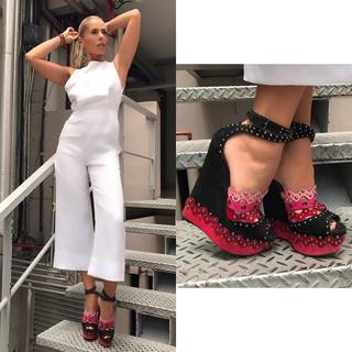 Adriane Galisteu feet photo thumbnail