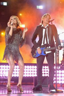 Carrie Underwood feet photo thumbnail