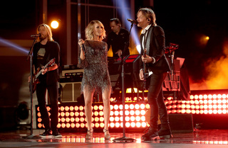 Carrie Underwood feet photo thumbnail