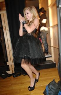 Avril Lavigne feet photo thumbnail