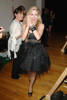 Avril Lavigne feet photo thumbnail