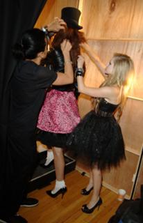Avril Lavigne feet photo thumbnail