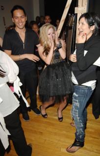 Avril Lavigne feet photo thumbnail