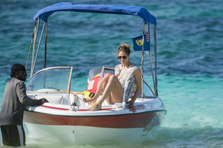 Heidi Klum feet photo thumbnail
