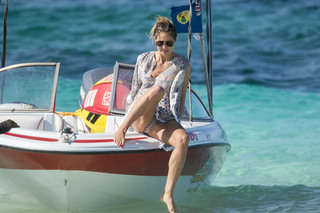 Heidi Klum feet photo thumbnail