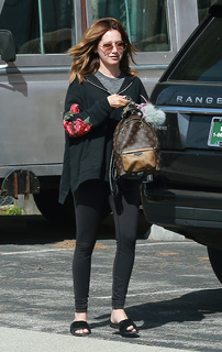 Ashley Tisdale feet photo thumbnail