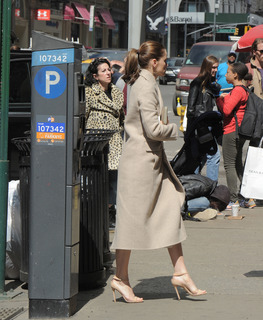 Amanda Peet feet photo thumbnail