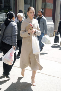 Amanda Peet feet photo thumbnail