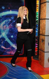 Avril Lavigne feet photo thumbnail