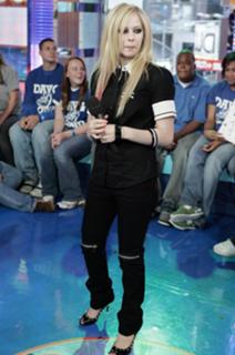 Avril Lavigne feet photo thumbnail