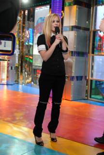 Avril Lavigne feet photo thumbnail