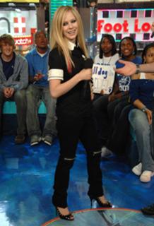 Avril Lavigne feet photo thumbnail