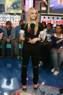 Avril Lavigne feet photo thumbnail