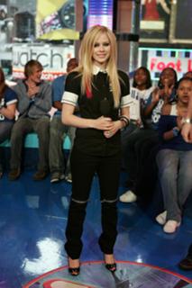 Avril Lavigne feet photo thumbnail