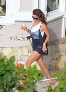 Brooke Burke feet photo thumbnail