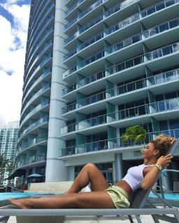 Jena Frumes feet photo thumbnail