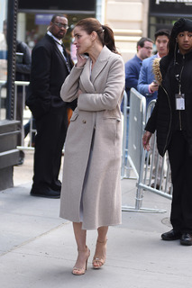 Amanda Peet feet photo thumbnail