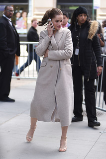 Amanda Peet feet photo thumbnail