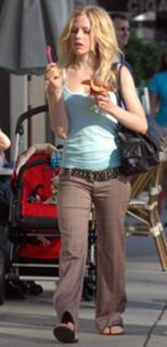Avril Lavigne feet photo thumbnail