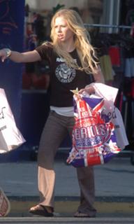 Avril Lavigne feet photo thumbnail