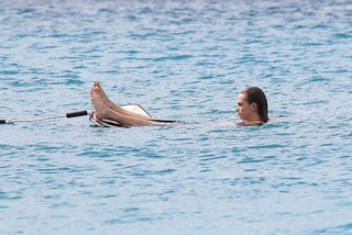 Cara Delevingne feet photo thumbnail