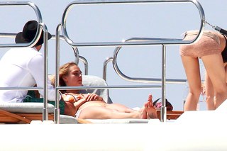 Cara Delevingne feet photo thumbnail